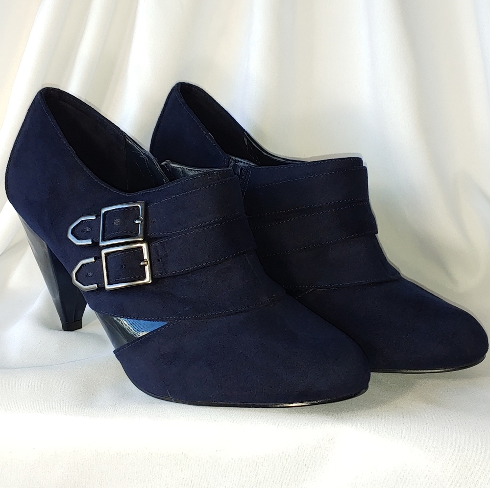 Marks & Spencer Footglove Adjustable Straps Side